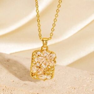 Elegant Gold Pendant Necklace
